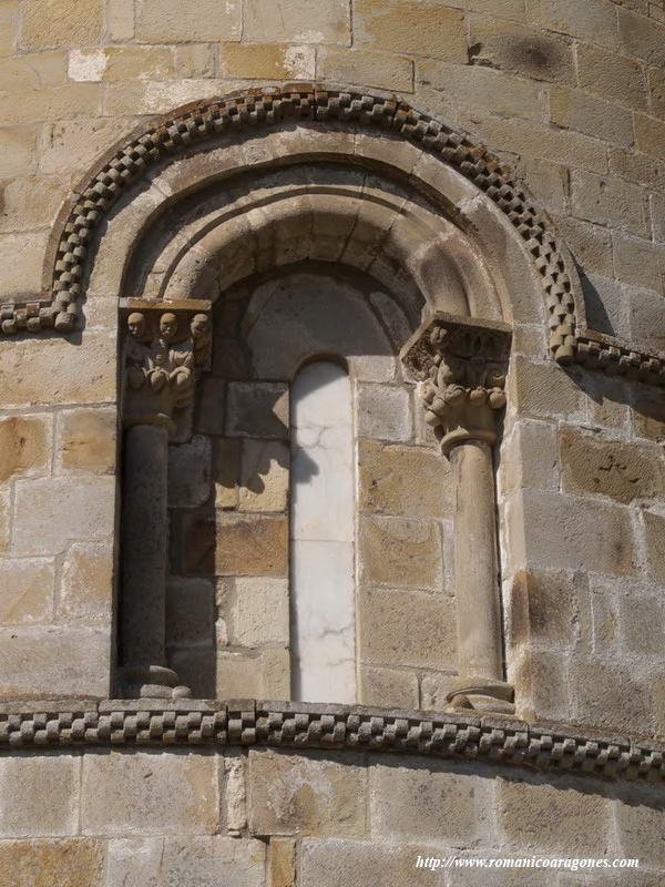 DETALLE DEL VENTANAL CENTRAL ABSIDAL